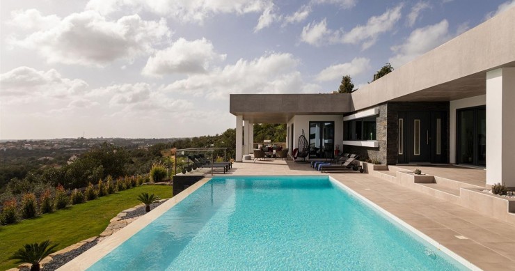 This countryside villa is for sale in the Algarve