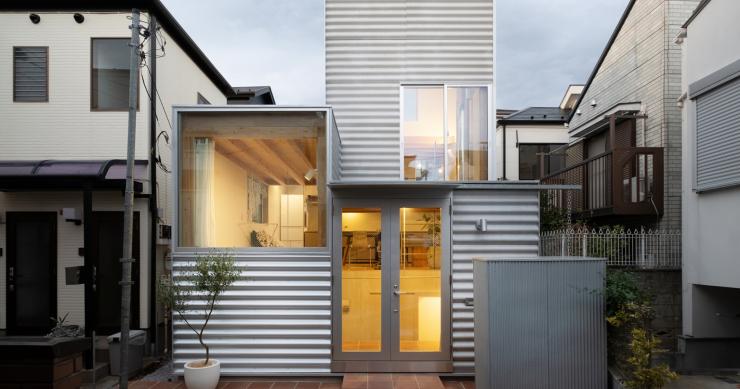 Esta casa pré-fabricada em Tóquio só tem 50 m2 e esconde um interior incrível