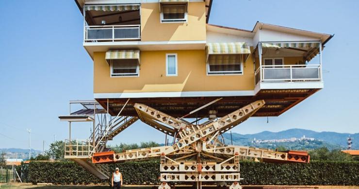 Esta insólita casa em Itália foi criada para acompanhar o movimento do sol