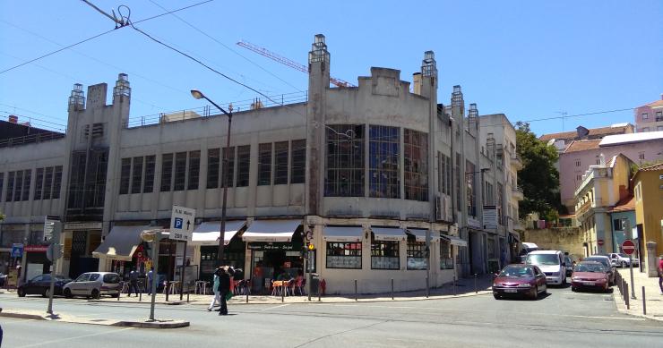 Edifício da histórica Garagem Liz convertido em supermercado Continente