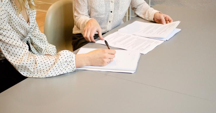 Letras 'pequeninas' proibidas nos contratos de adesão a partir de 25 de agosto