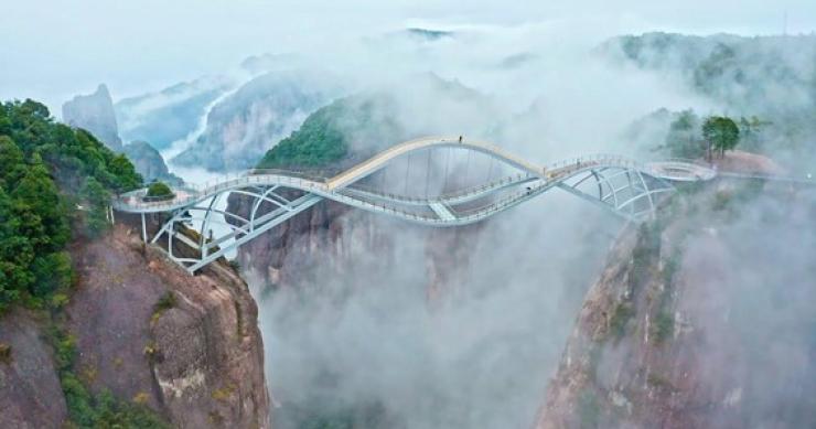 Assim é a incrível ponte Ruyi na China: perfeita para corajosos e amantes da arquitetura impossível