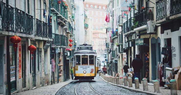 BEI e UCI unem-se para financiar projetos de casas sustentáveis em Portugal e Espanha