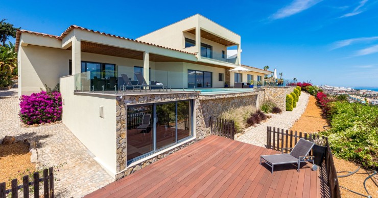 Esta villa está a la venta cerca de Albufeira en el Algarve