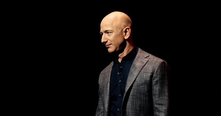 Jeff Bezos deixa cargo de diretor geral da Amazon