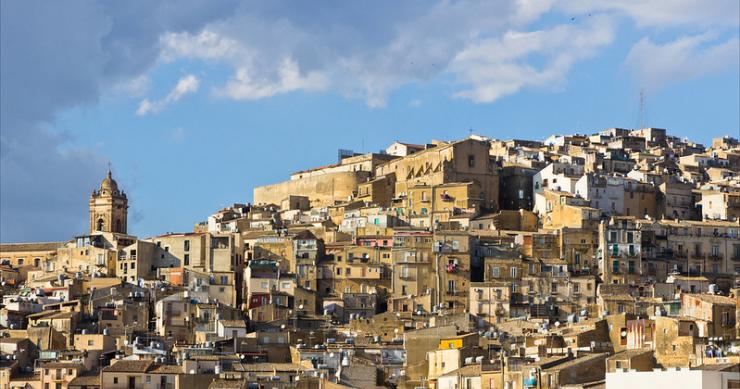 Casas por 1 euro na Sicília: iniciativa chega a Caltagirone, património mundial da UNESCO