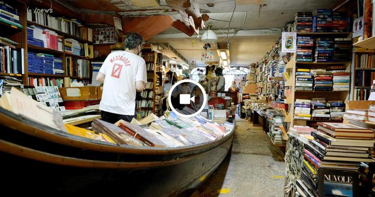 Visita à incrível livraria Acqua Alta de Veneza