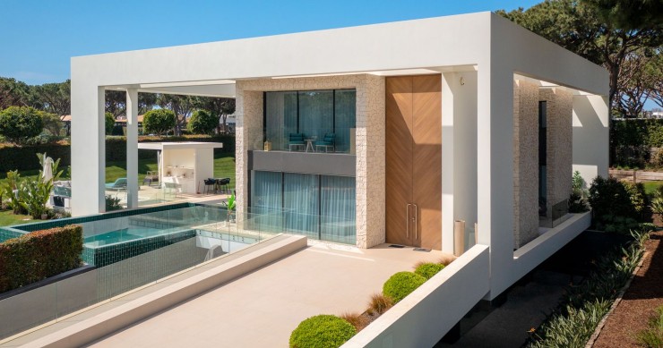 A contemporary villa in the Quinta do Lago resort