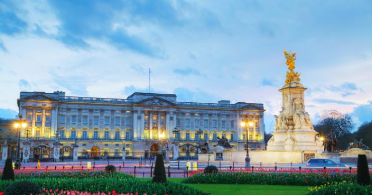 Isabel II procura empregados para limpar Palácio de Buckingham 