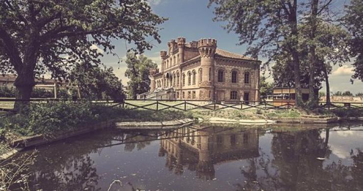 Castelo da série italiana a “Bela e o Monstro” vendido em leilão