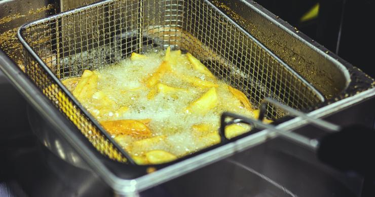Como tirar o cheiro a fritos
