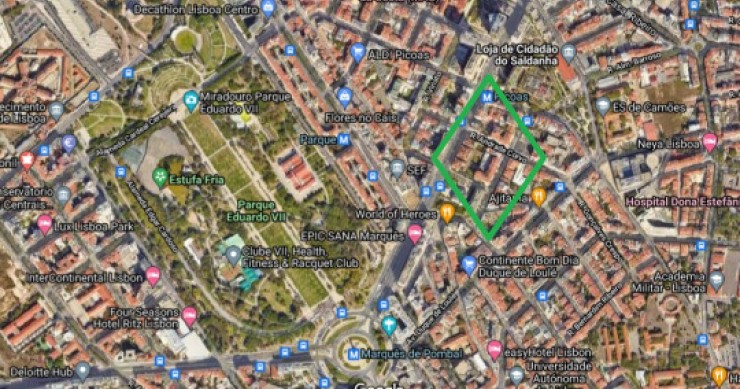 The property is located on Rua Sousa Martins, next to Palácio Sotto Maior.