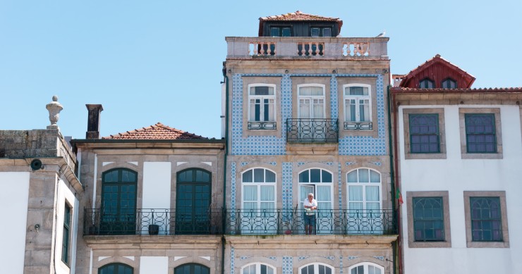 How to save money to buy a house in Portugal