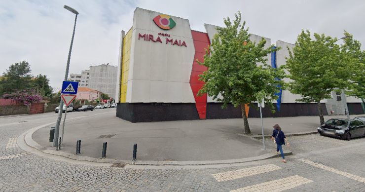 Compra e venda de centros comerciais
