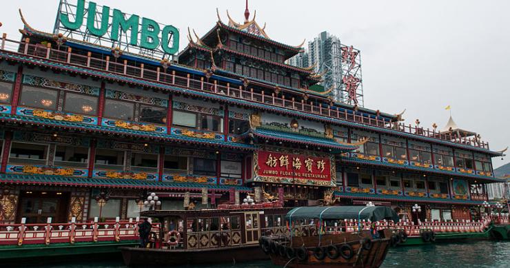 Restaurante flutuante Jumbo de Hong Kong afunda