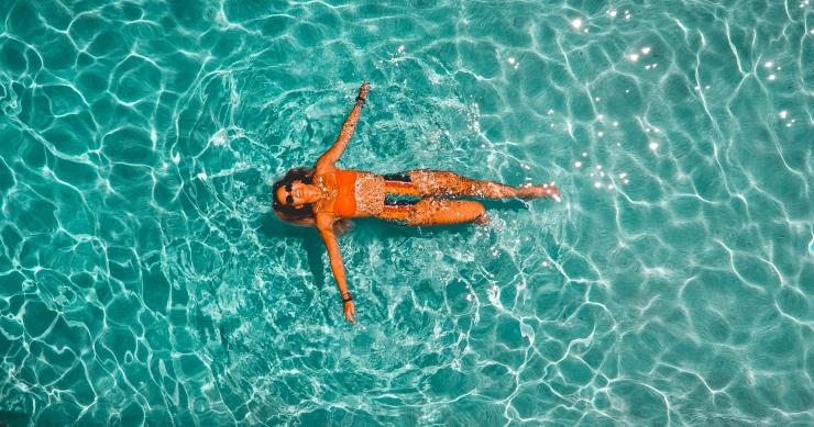 Na piscina a aproveitar subsídio de férias