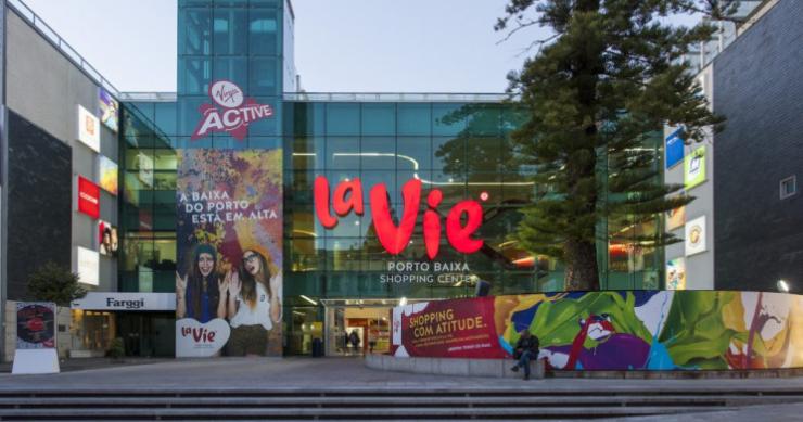 Venda de centro comercial do Porto