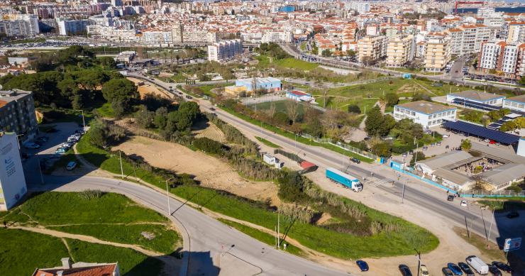 Consrução de casas novas em Almada