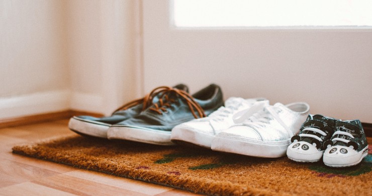Andar de sapatos em casa: sim ou não?