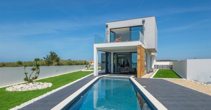 Una villa única con arquitectura moderna y vistas al mar en Leiria