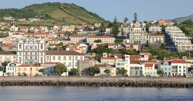 Mais casas nos Açores