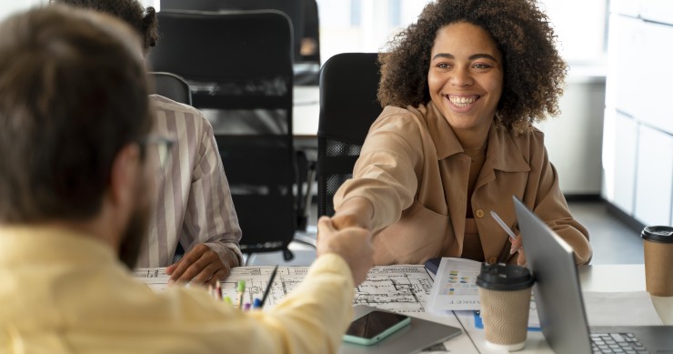 Apoios à contratação jovem: quais existem e como funcionam?