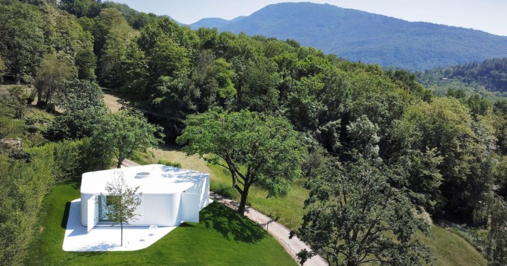 Esta casa em forma de pentágono tem vistas de sonho