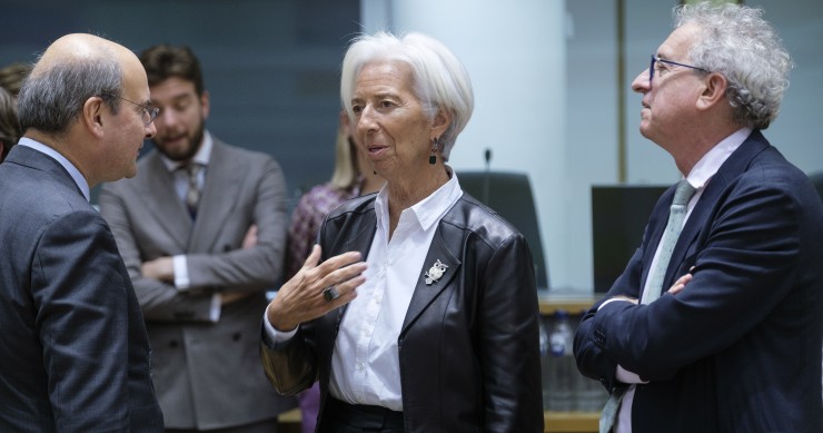Kostis Hatzidakis, ministro das Finanças grego; Christine Lagarde, presidente do BCE; Pierre Gramegna, diretor geral do Mecanismo Europeu de Estabilidade Riscos financeiros do conflito no Médio Oriente