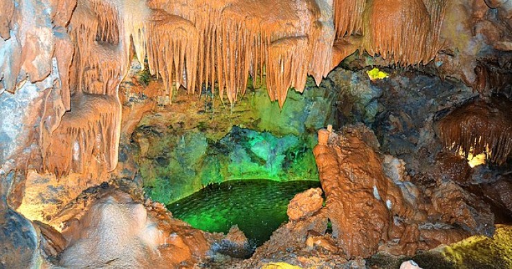 Grutas Serra de Aires e Candeeiros: um paraíso subterrâneo em Portugal