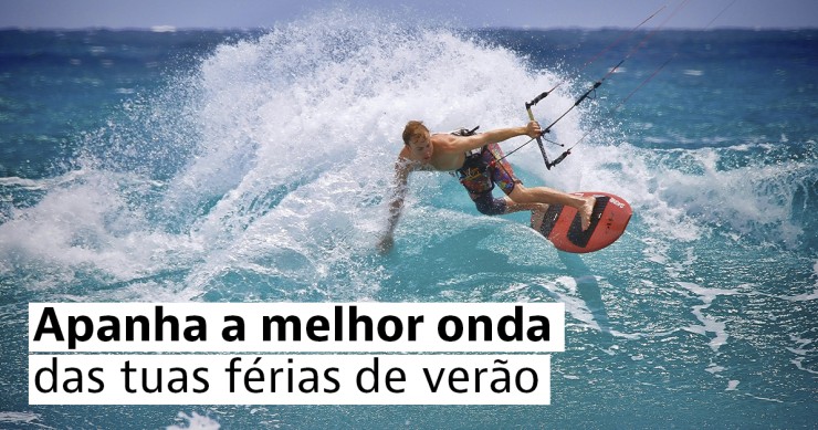 Desportos aquáticos na praia