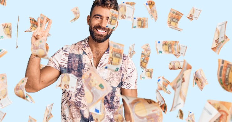 Trabalhador feliz após receber o subsídio de férias
