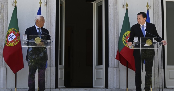 António Costa, ex-primeiro ministro e Luís Montenegro, atual primeiro-ministro Imóveis públicos