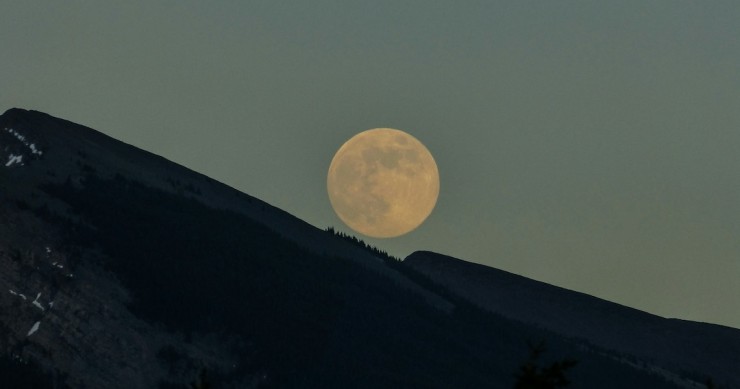 superlua nas montanhas