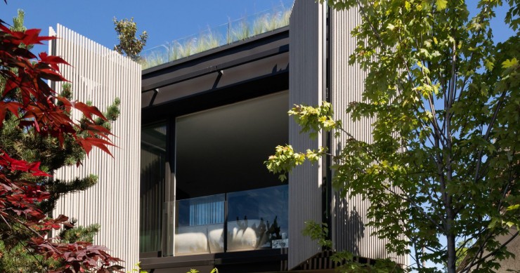 La Big Sky Beach House, diseñada por Andrea McLean Studio, está ubicada en el barrio de Kits Point (Vancouver).