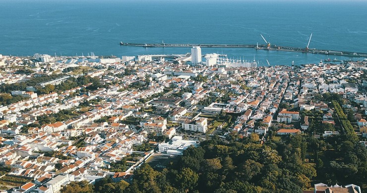 Ponta Delgada, ilha de São Miguel, Açores Construção de casas nos Açores