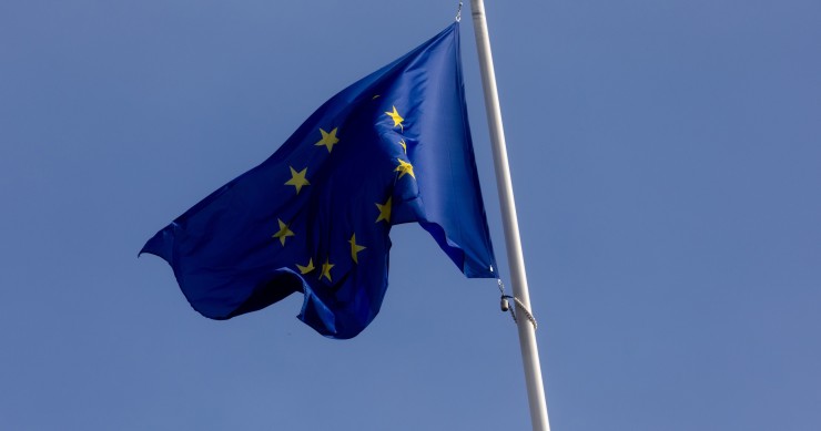 El TJUE declara ilegales los programas de 'Golden Visa' para grandes inversores Archivo - Imagen de archivo de la bandera de la UE.