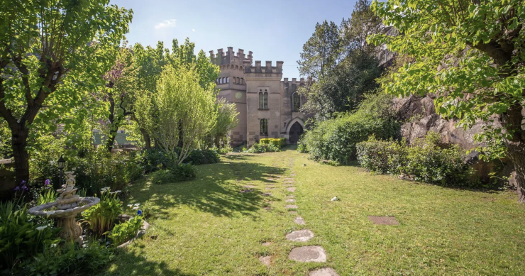 Castelo à venda