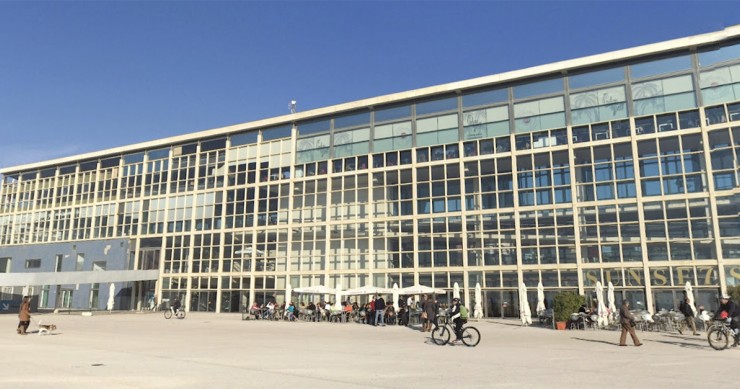 Edifício transparente