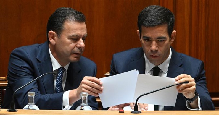Luís Montenegro, primeiro-ministro, e António Leitão Amaro, ministro da Presidência Alteração à lei dos imigrantes