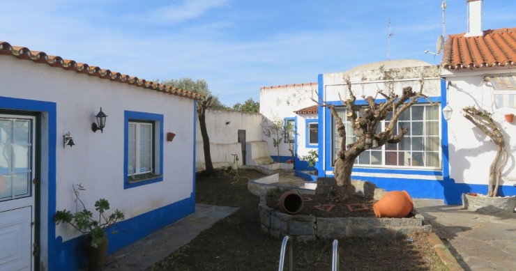Casas à venda com anexos em Portugal