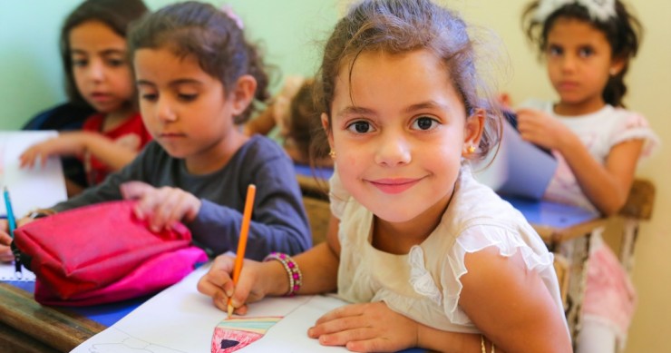 crianças na escola