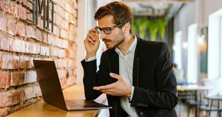 fraude com personalidade pública