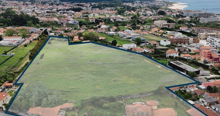 Terreno no Grande Porto em leilão