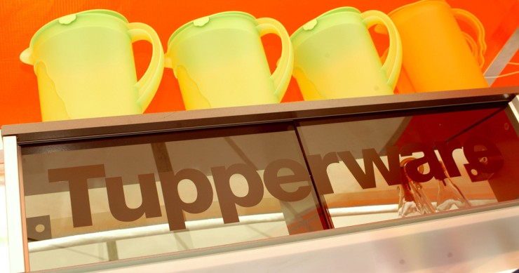 Fábrica da Tupperware à venda