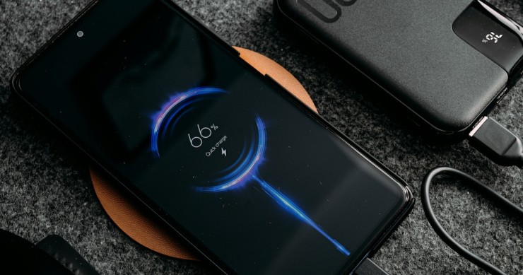 telemóvel a carregar