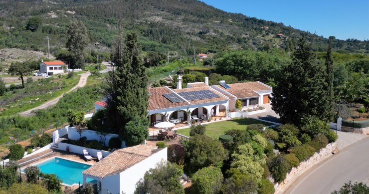 Casas de luxo perto da montanha