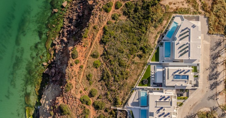 Frontline villa for sale in the Algarve