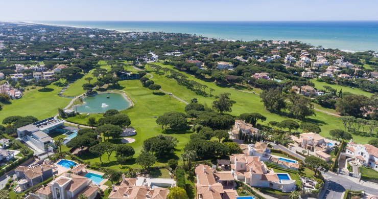 Vale do Lobo property guide
