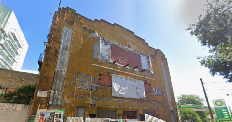 Demolição de antigo cinema