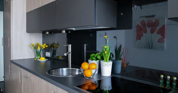 Bancadas de cozinha: cores e materiais a evitar em 2026
